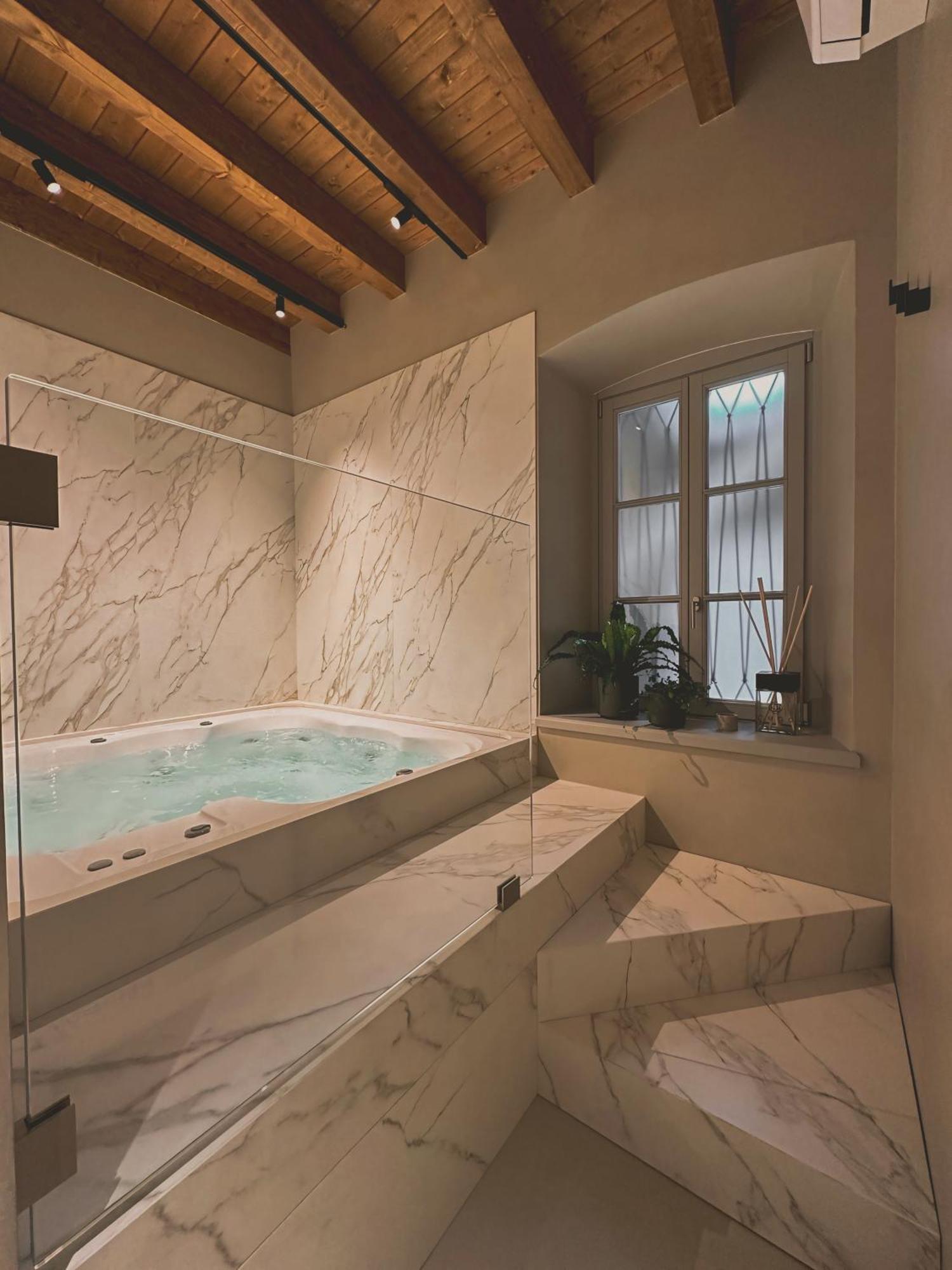 Rego Apartments - Boutique Aparthotel & Serenity Spa With Some Off-Site Apartments In The Heart Of Bergamo City Center Exterior photo